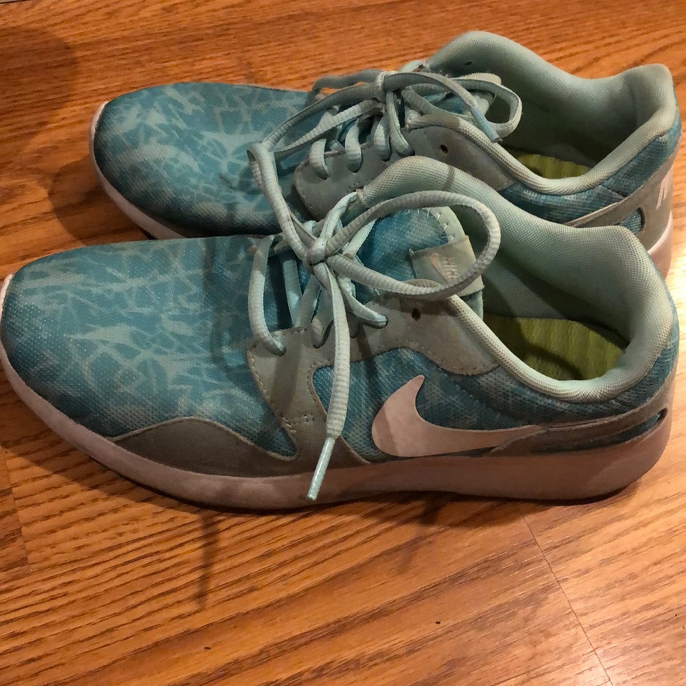 Used nike shoes